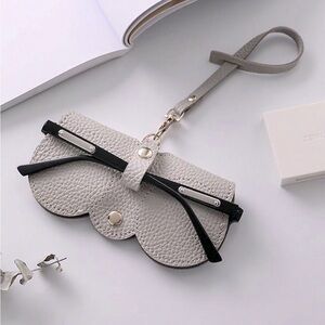 Grey Leather Sunglasses Holder NEW 🏷️